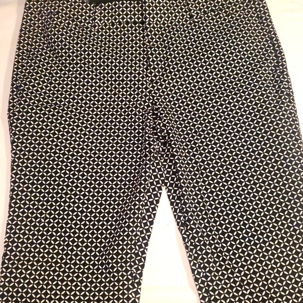 A.N.A. black white Pocketed Capris Or Several Inches Can Be Let Down Sz 14 Pants